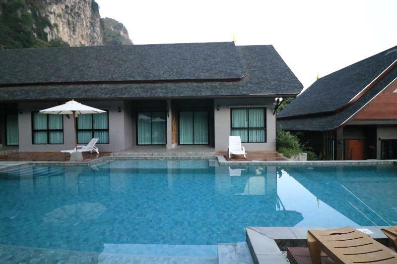 The Scene Cliff View Villas By Swiss-Belhotel Krabi town Exteriör bild