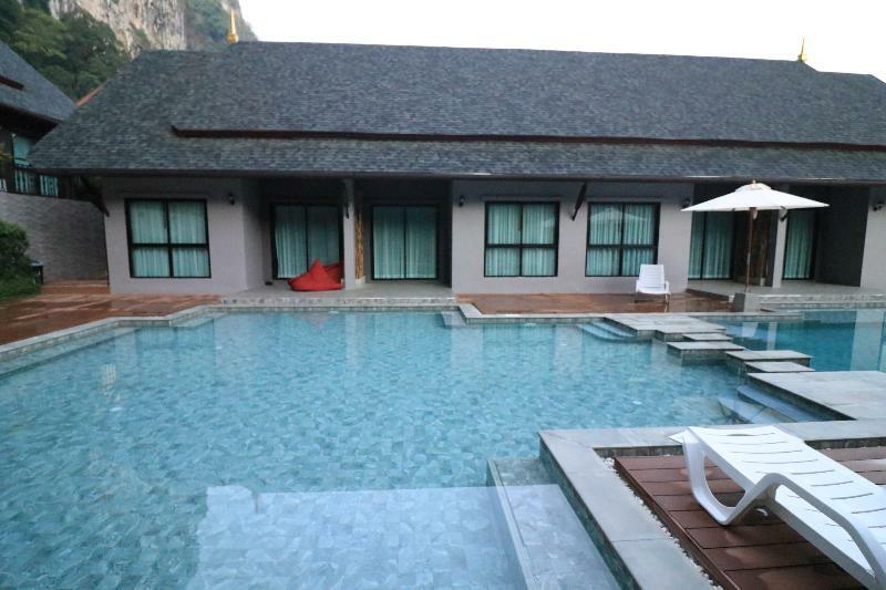 The Scene Cliff View Villas By Swiss-Belhotel Krabi town Exteriör bild